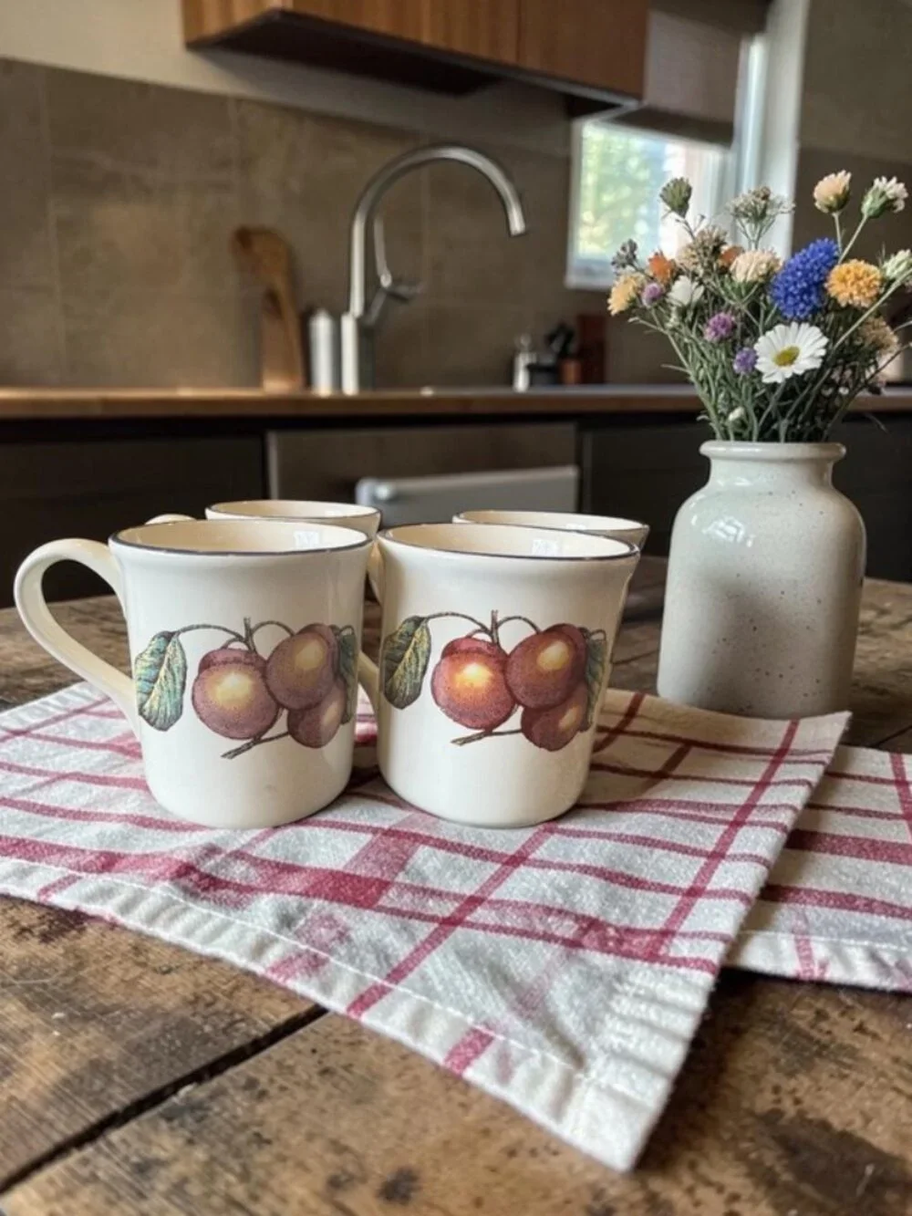 Set of 4 Pier 1 Staffordshire Autumn Fayre Macintosh Apple Mugs EUC